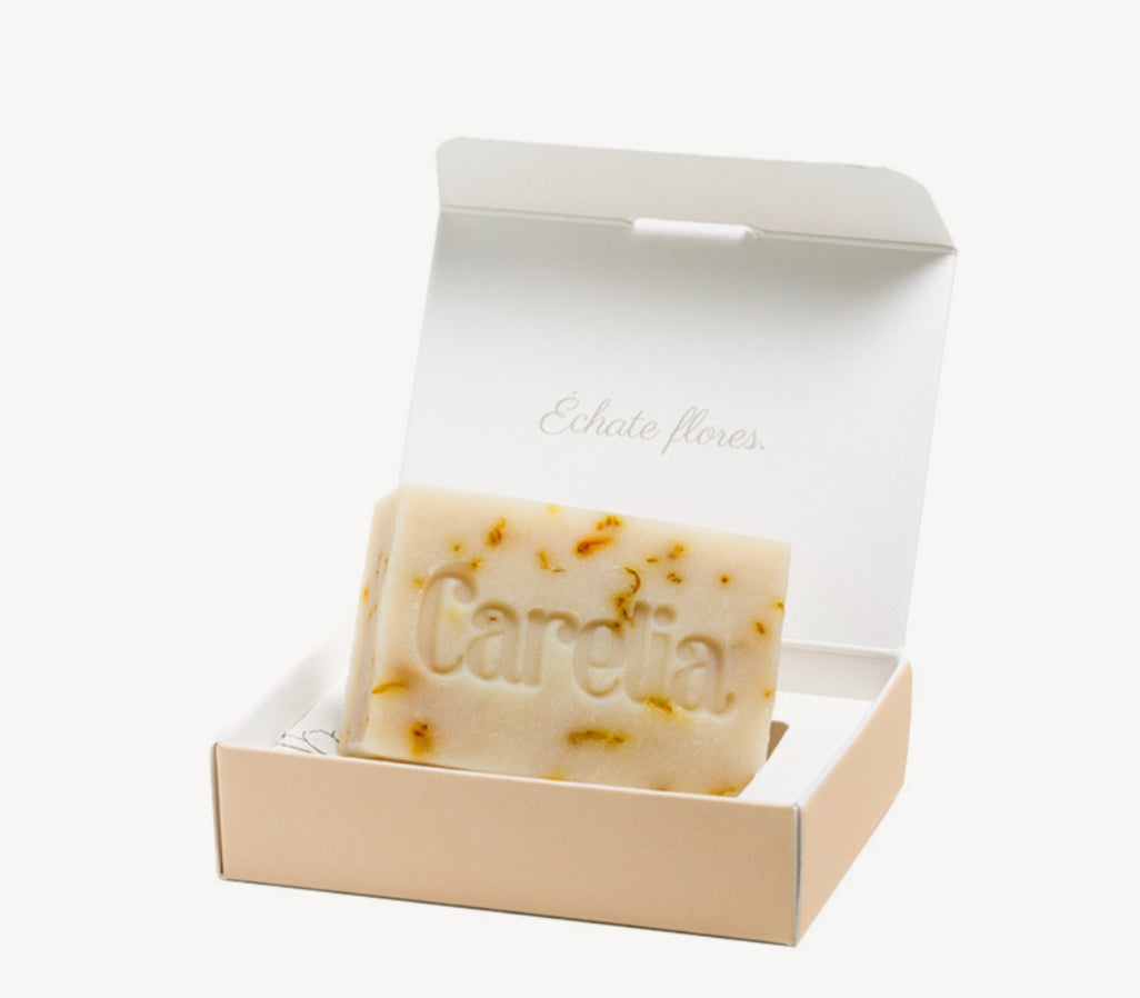 Carelia Botanical & Artisan zeep